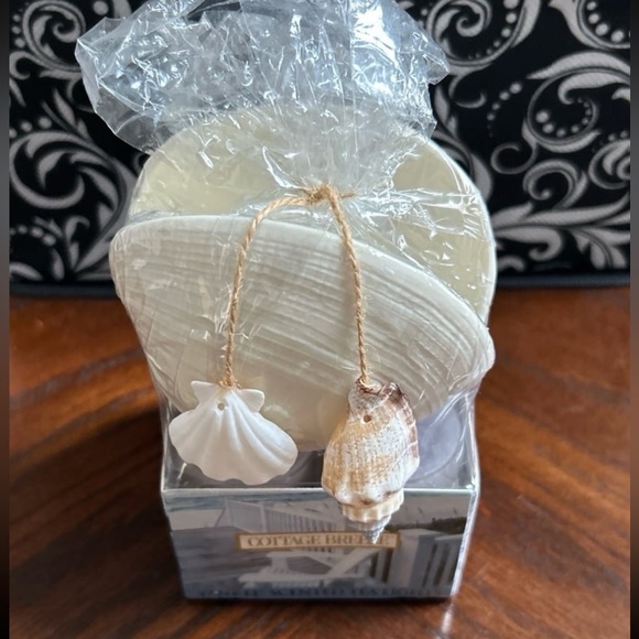 Yankee Candle Cottage Breeze  Gift Set - Tea Light & Sea Shell Holder - Picture 1 of 6